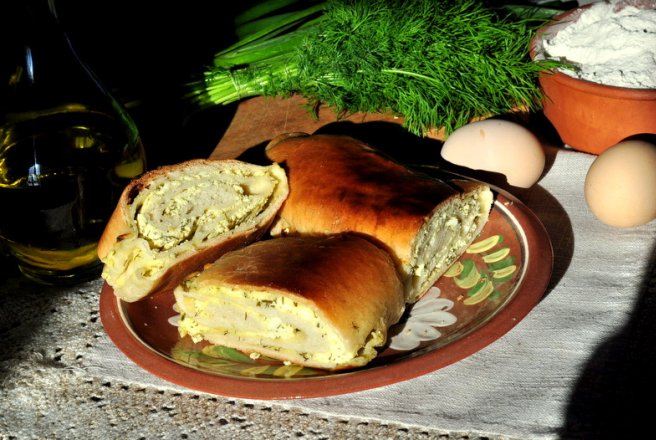 Placinta  bunicii cu branza ,marar si ceapa verde "