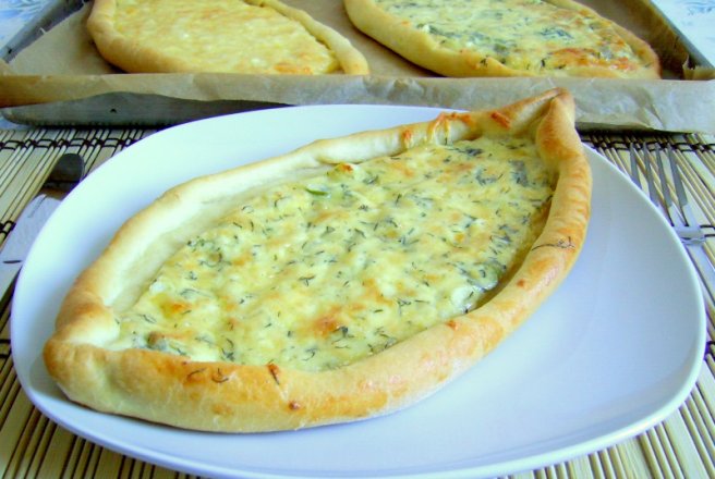 Barcute cu branza - Pide - Pizza turceasca