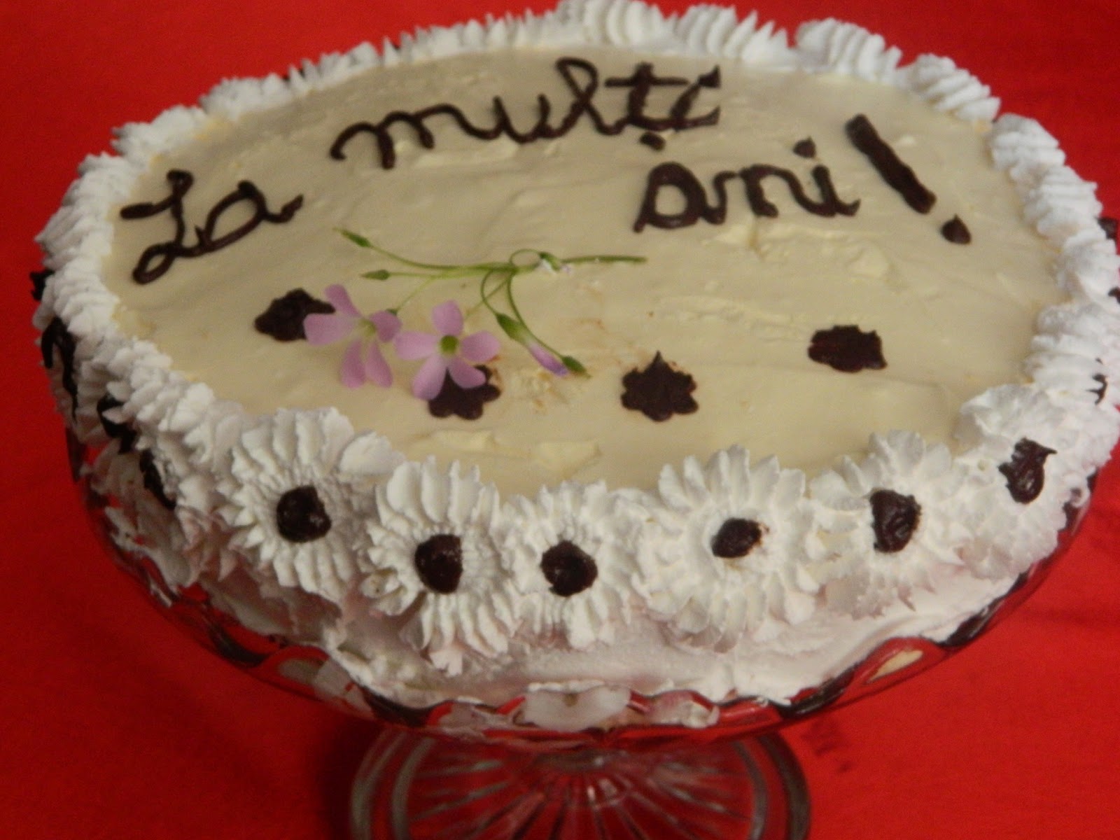 Tort  alb cu crema de vin si  lamaie