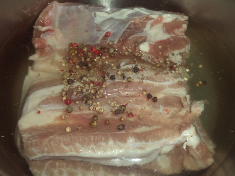 Piept de porc fiert in zeama de varza