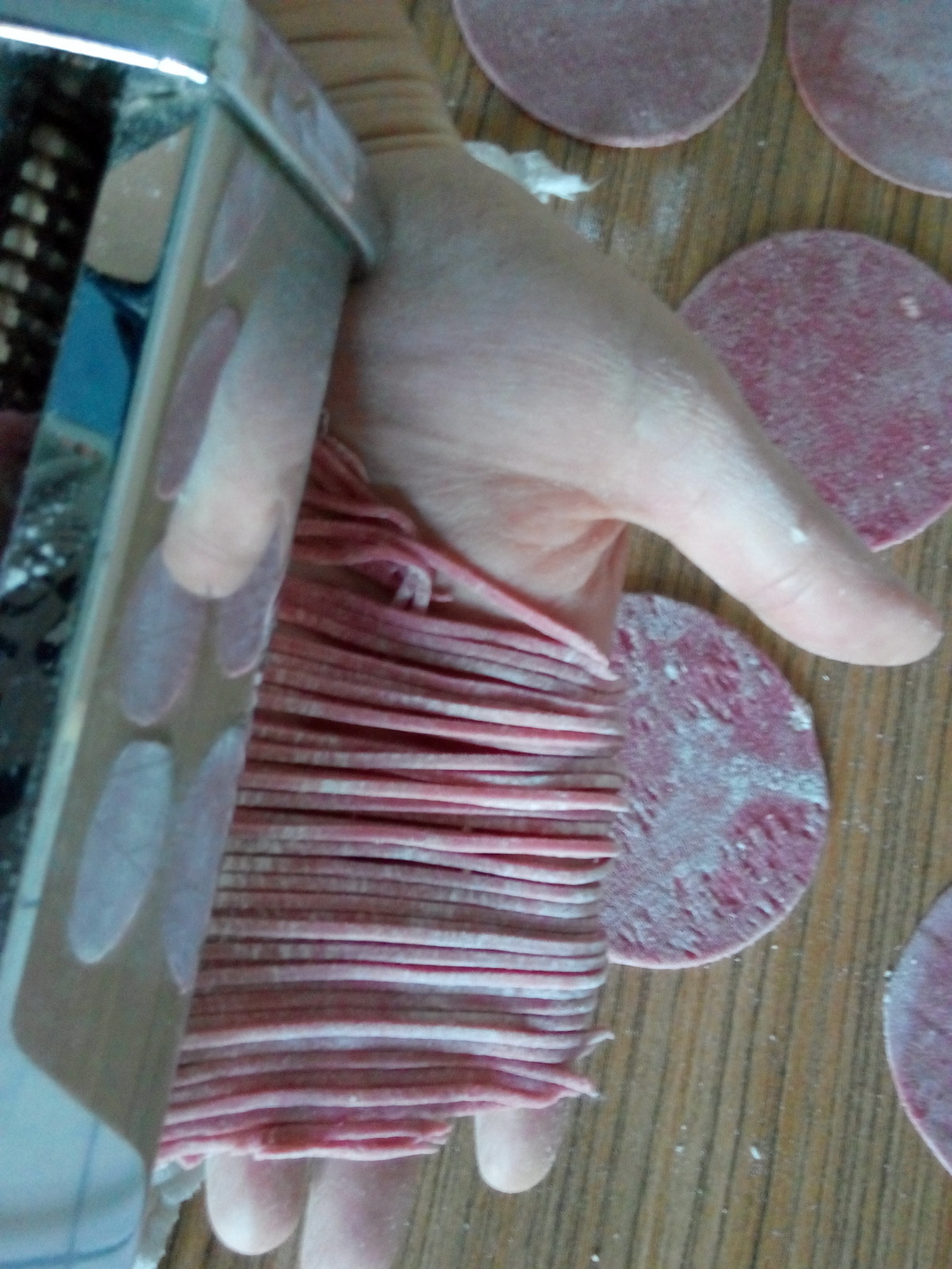 Paste colorate  facute in casa(taitei, tagliatelle si ravioli)