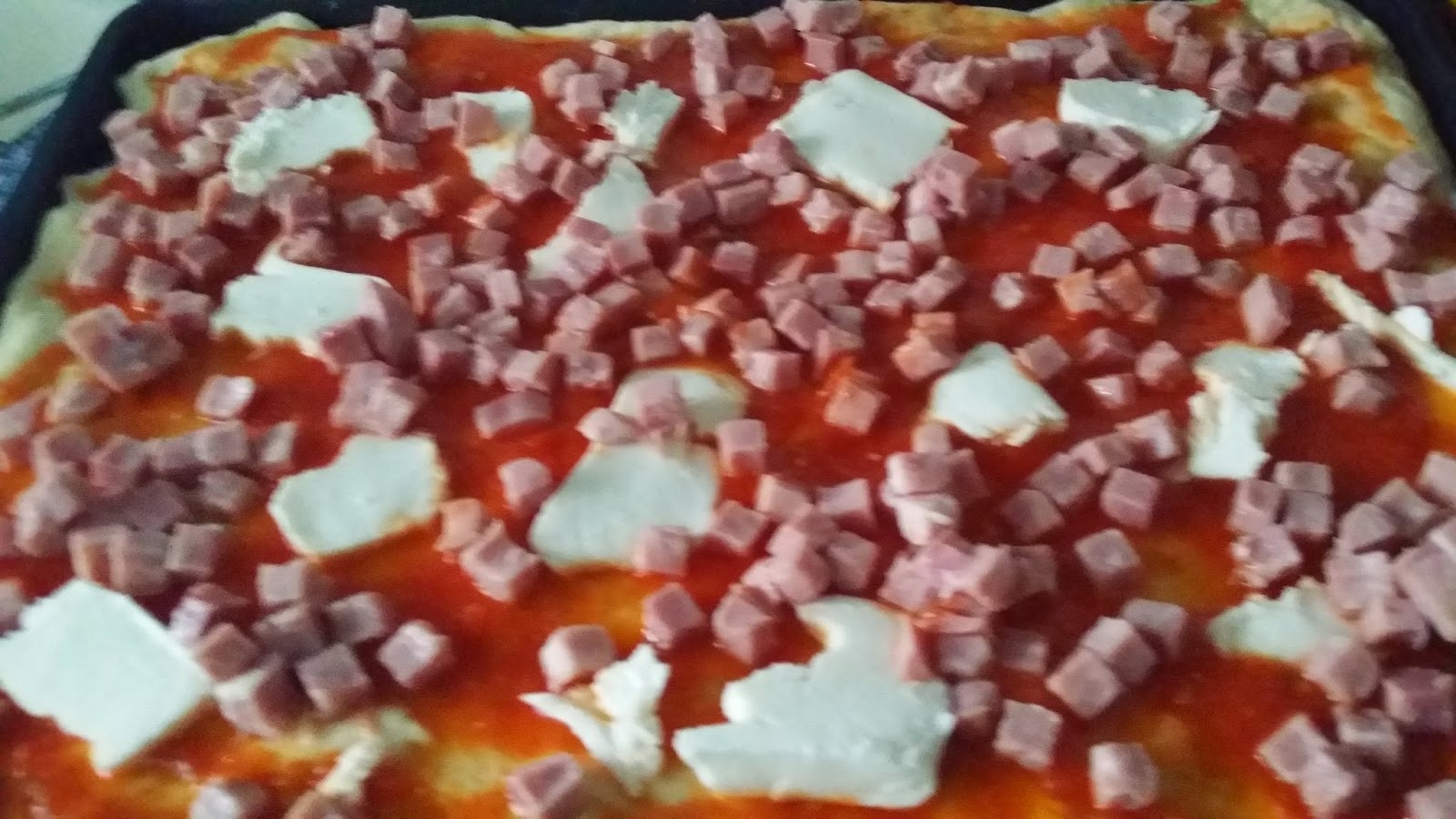 Pizza cu sunca si branza