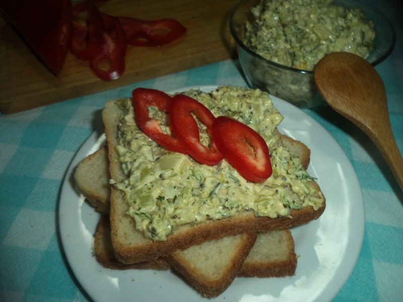 Salata de broccoli cu maioneza si marar