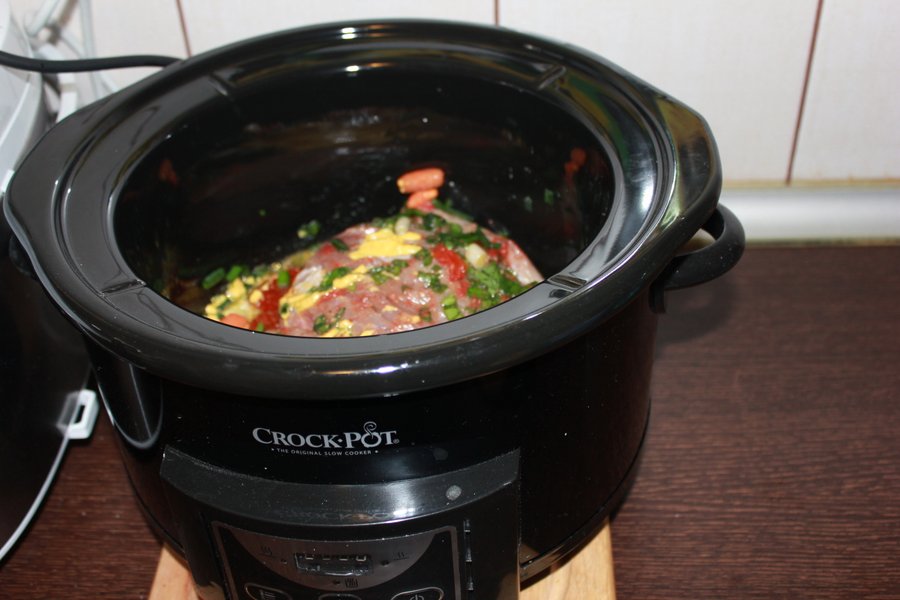 Pulpa de porc in sos de ceapa verde si leurda la slow cooker Crock-Pot