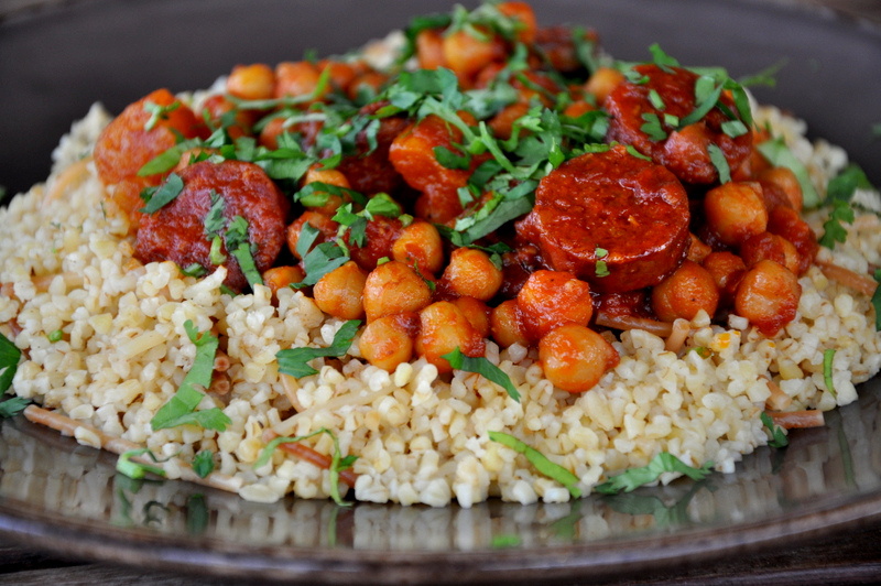 Tocana de naut cu chorizo si bulgur