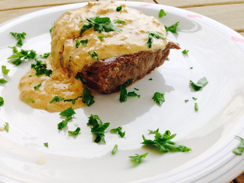 Tagliata di manzo con salsa di panna