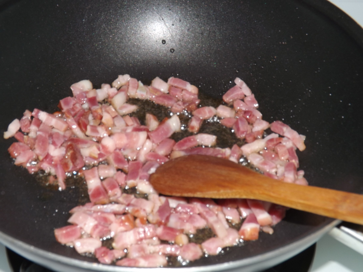 Conopida gratinata cu bacon si sos gorgonzola