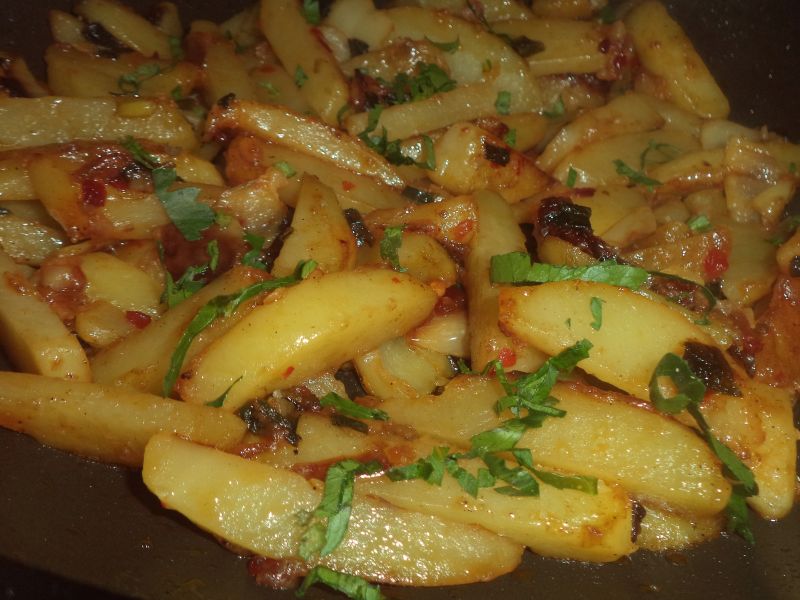 Cartofi caramelizati la tigaie