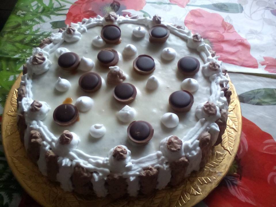 Tort cu crema de vanilie si ciocolata alba