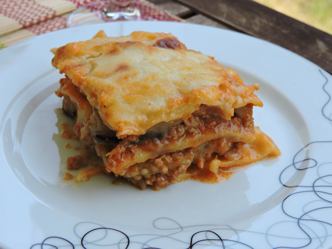 Lasagna cu sos bolognese si vinete