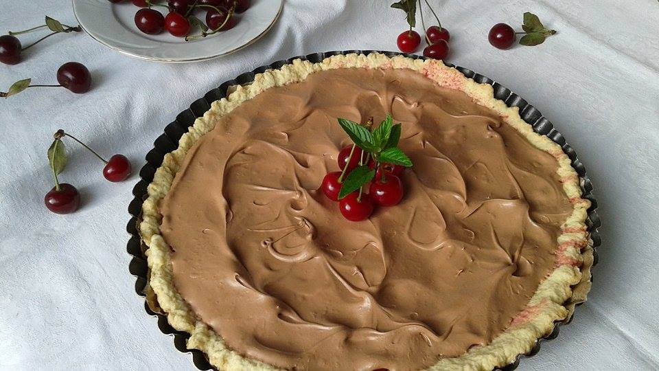 Tarta cu jeleu de visine si crema de ciocolata