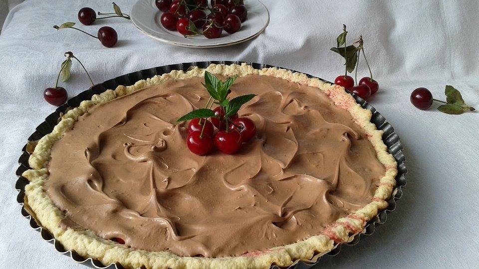 Tarta cu jeleu de visine si crema de ciocolata