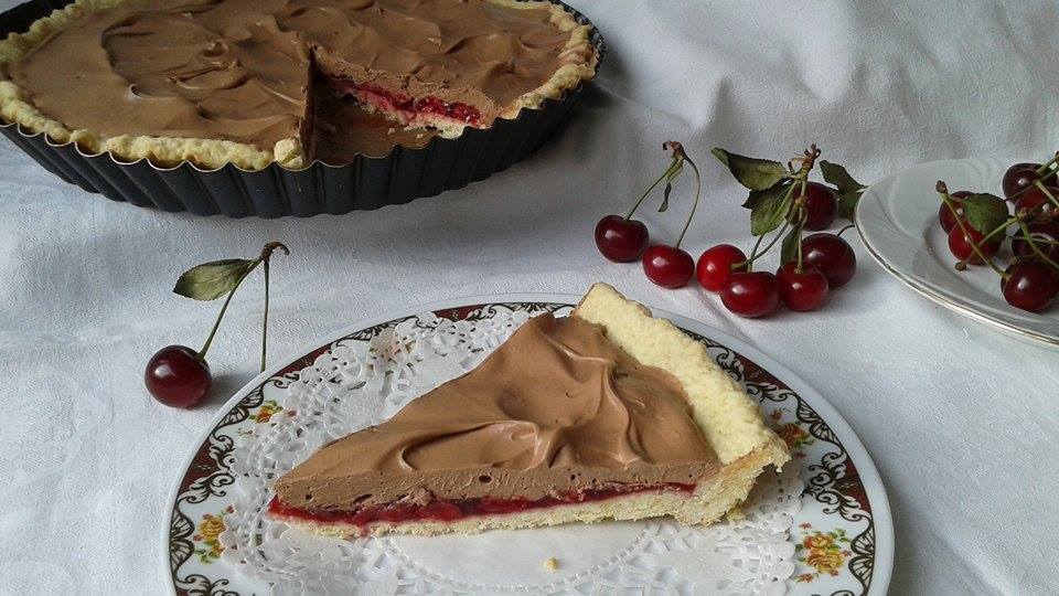 Tarta cu jeleu de visine si crema de ciocolata