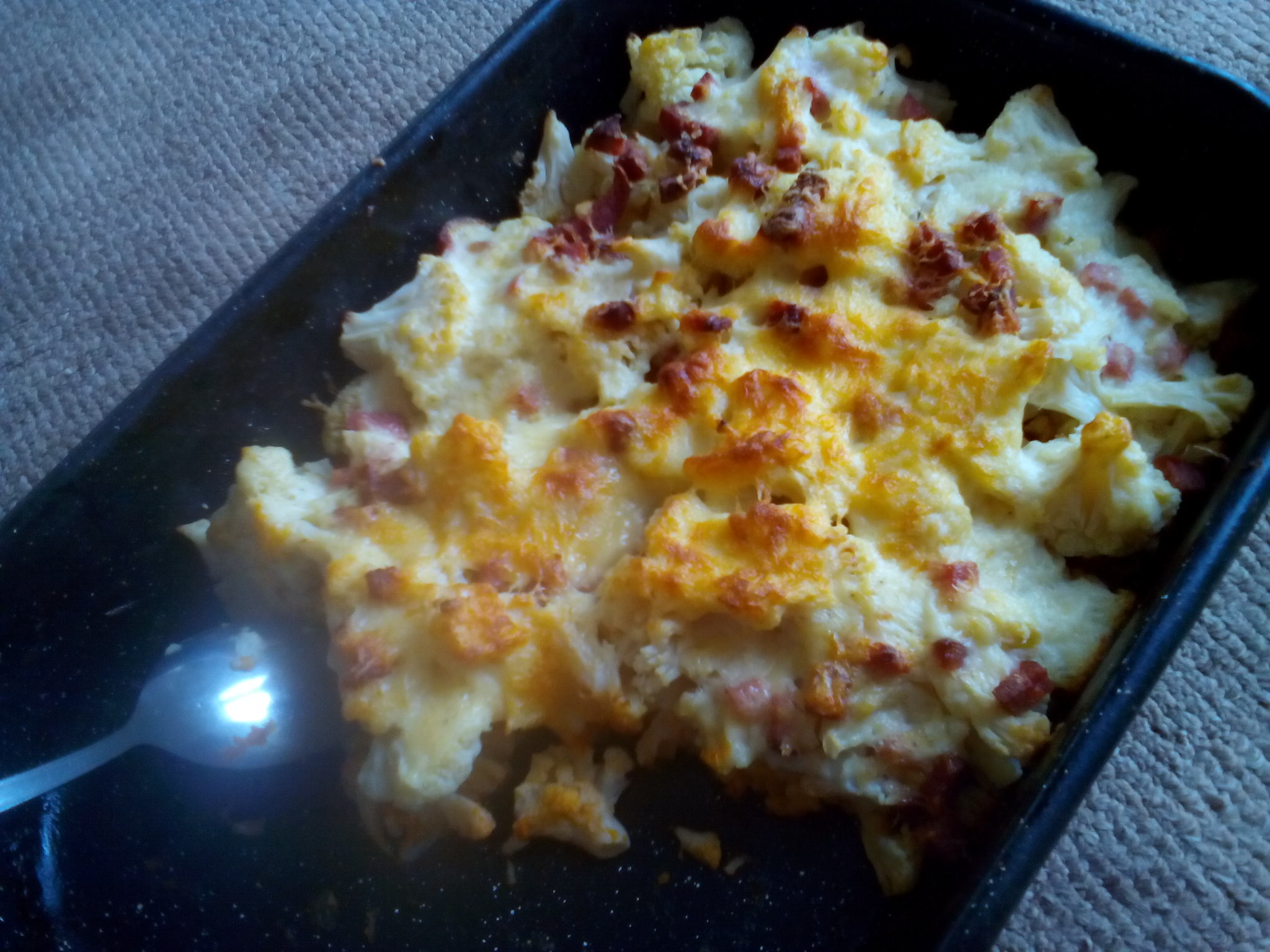 Conopida gratinata cu bechamel si bacon