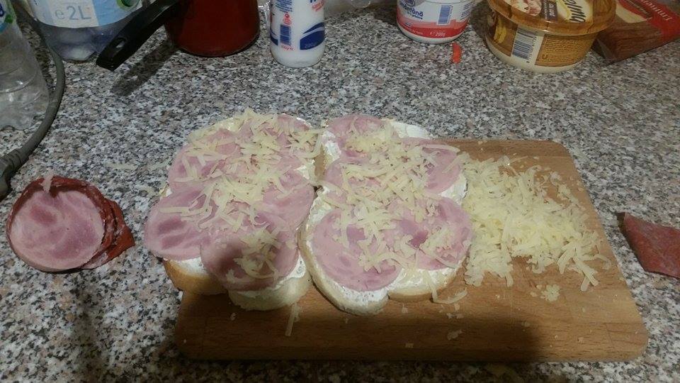 Sandwich-uri calde la cuptor