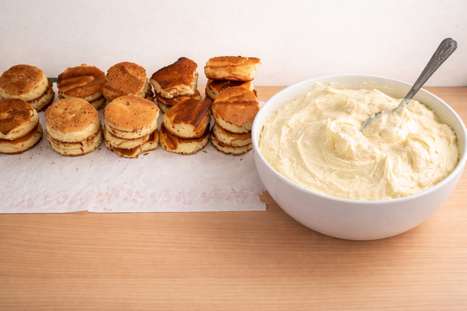 Rotite cu nuca de cocos si glazura de ciocolata