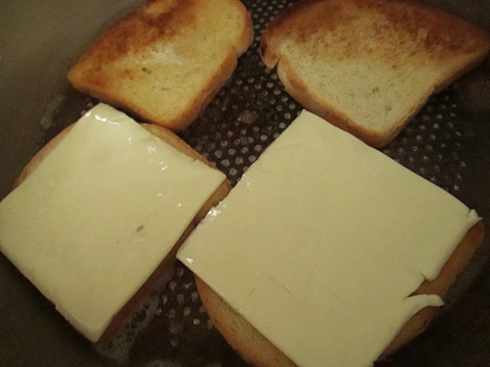 Sandwich prajit (Grilled cheese sandwich)