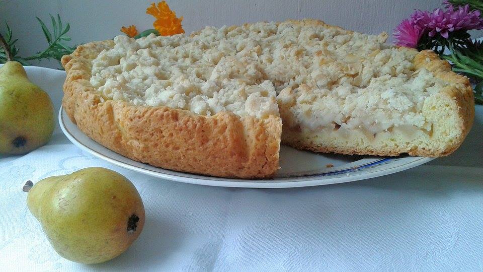 Tarta cu pere si aluat sfaramicios