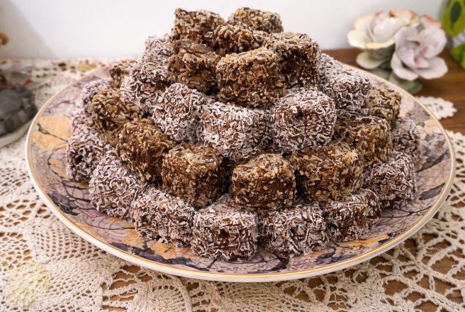 Tăvălite cu nuca de cocos și miez de nucă