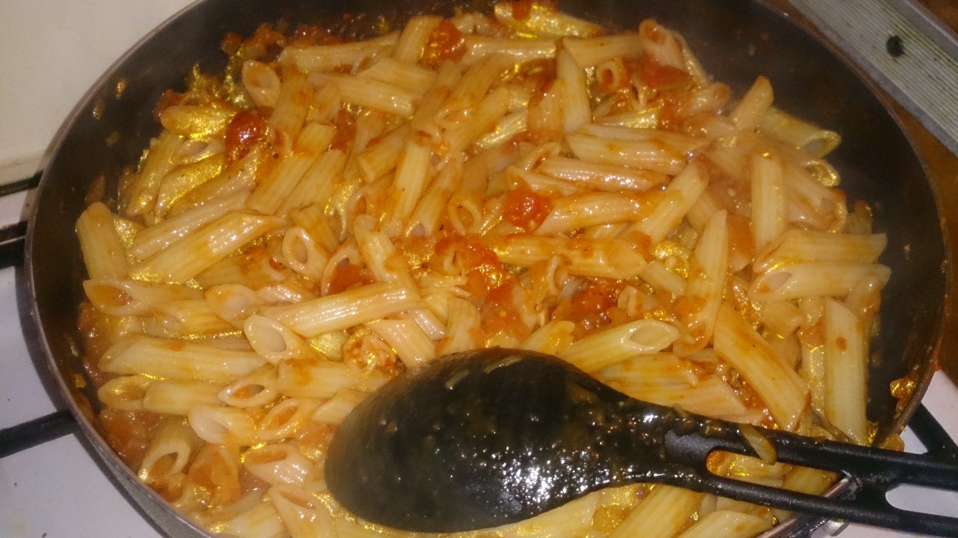 Penne cu sos de rosii