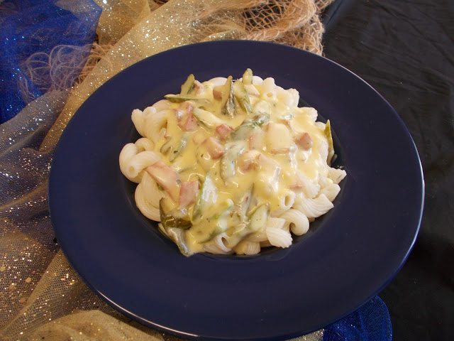 Paste cu sparanghel si sos carbonara