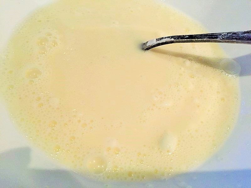 Crema de lapte in sirop de dulceata de trandafiri