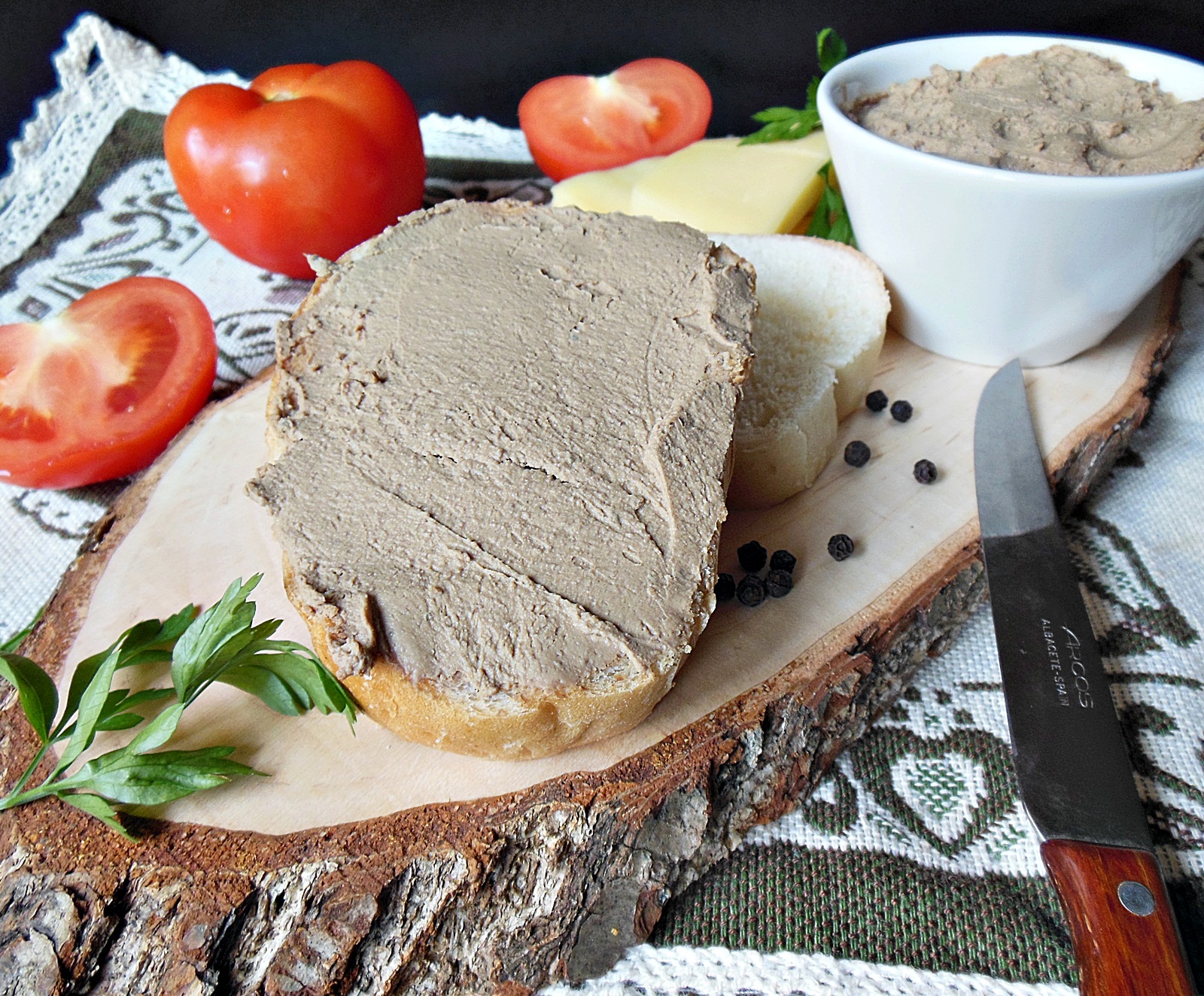 Pate de casa, din ficat de pui, reteta unui aperitiv gustos