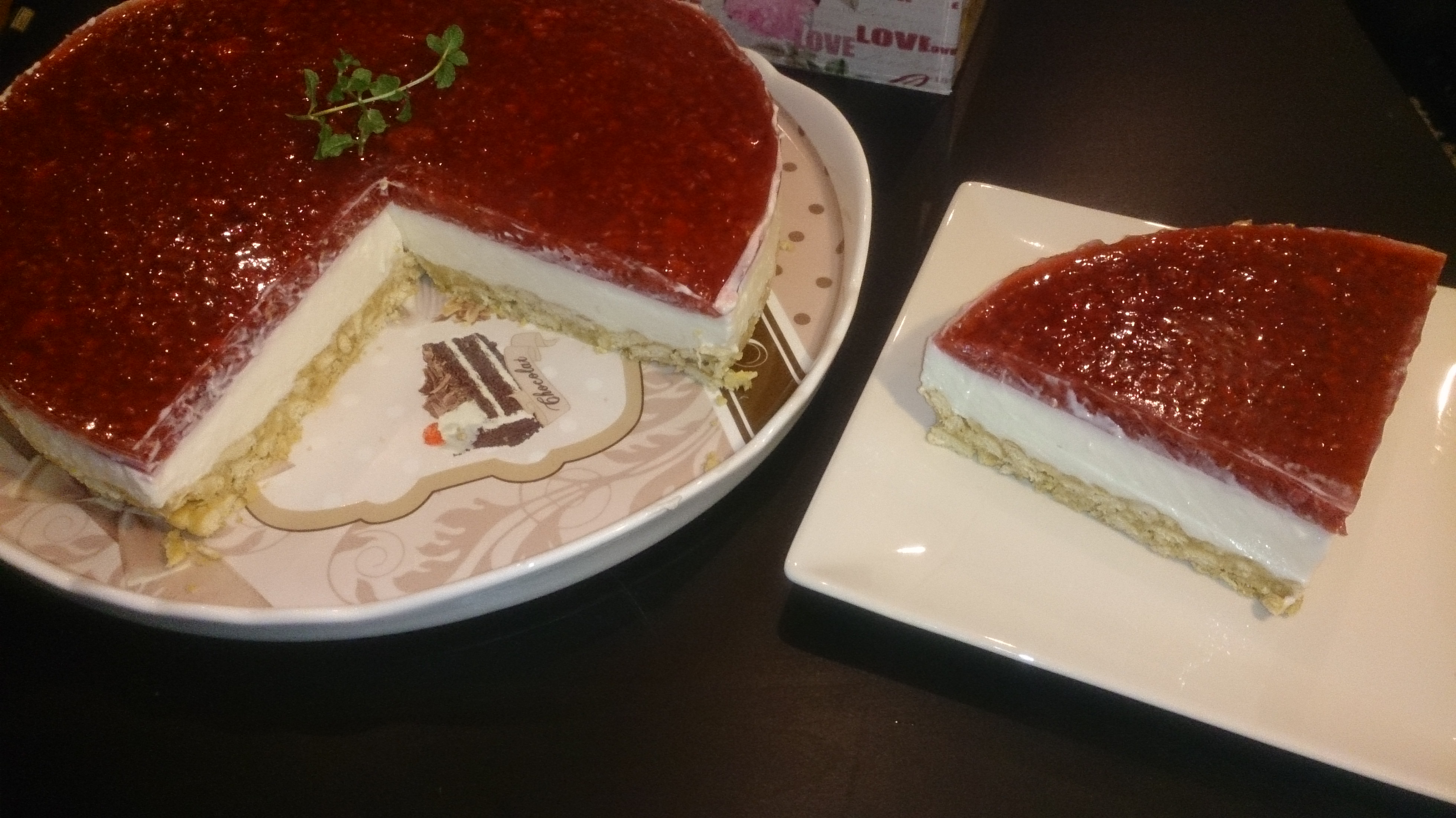 Cheesecake cu jeleu de zmeura