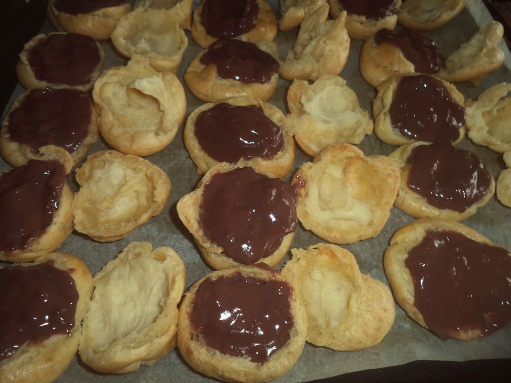 Choux a la creme cu dulceata de zmeura