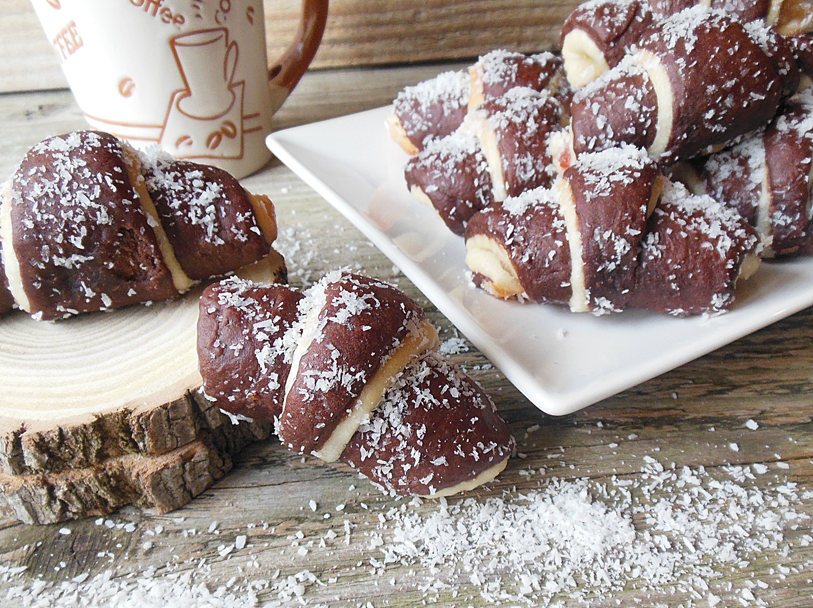 Reteta de cornuri de post insiropate, cu gem si cacao