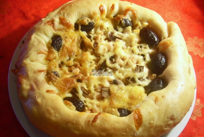 Pizza cu bordura de branza