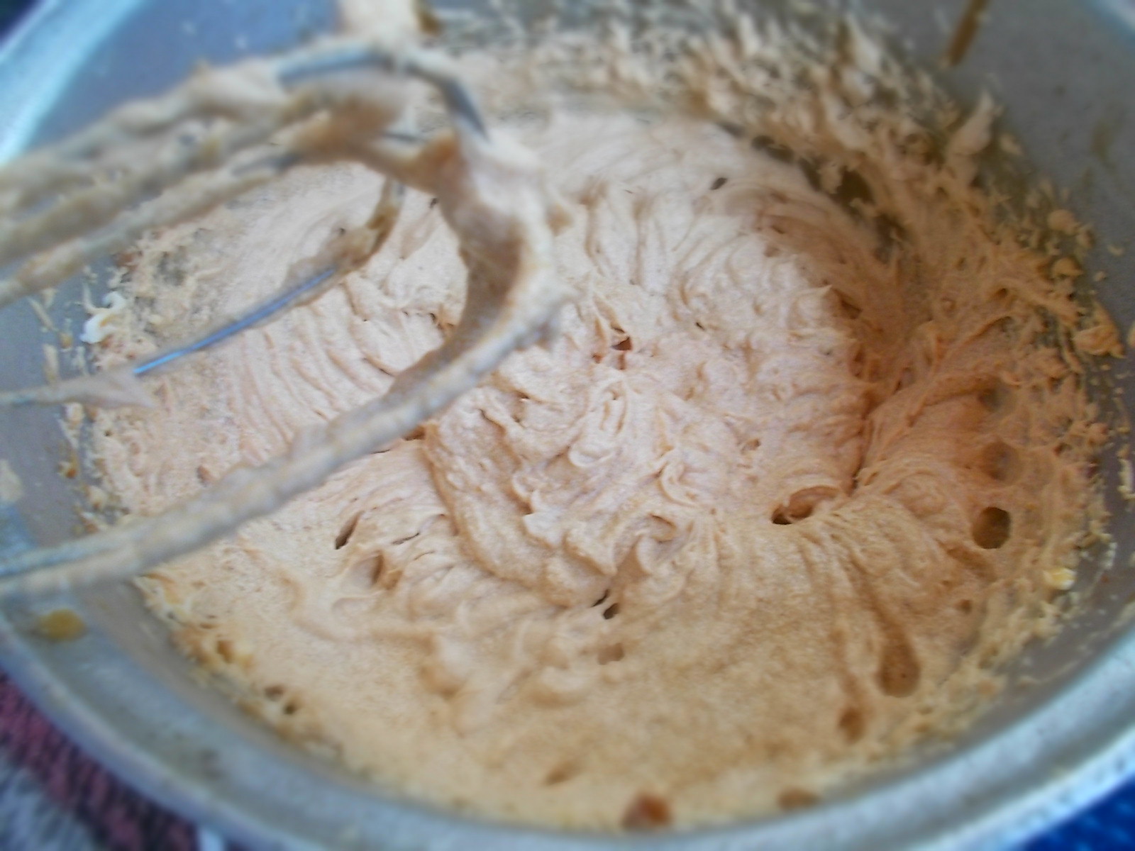 Prajitura cu crema caramel si frisca