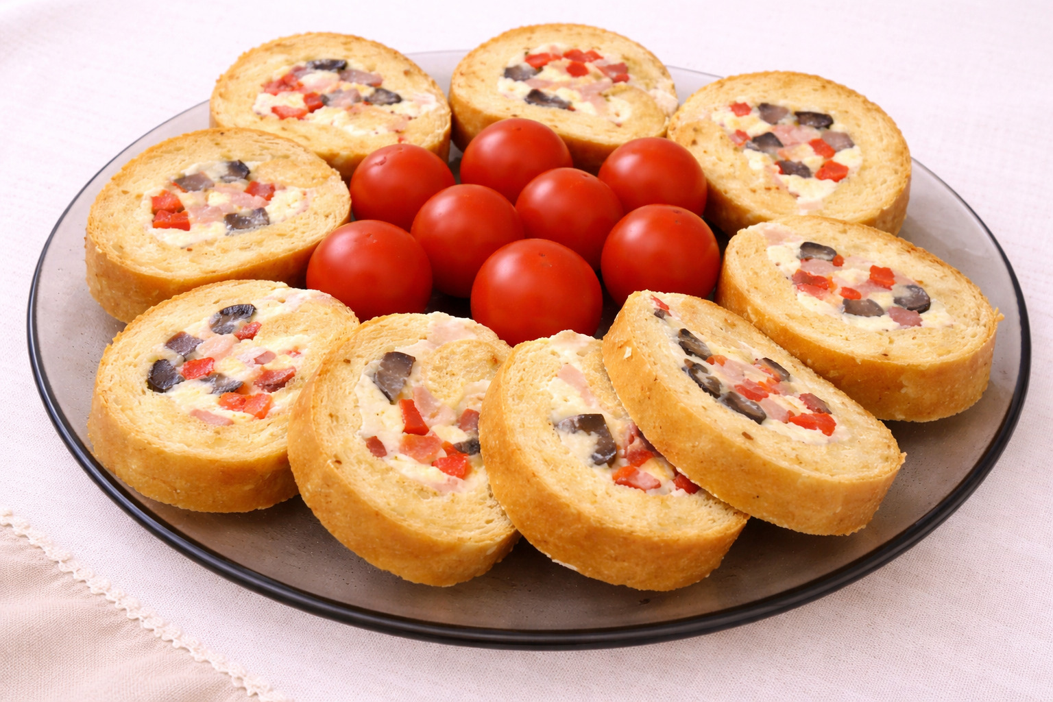 Rulada aperitiv cu crema de branza