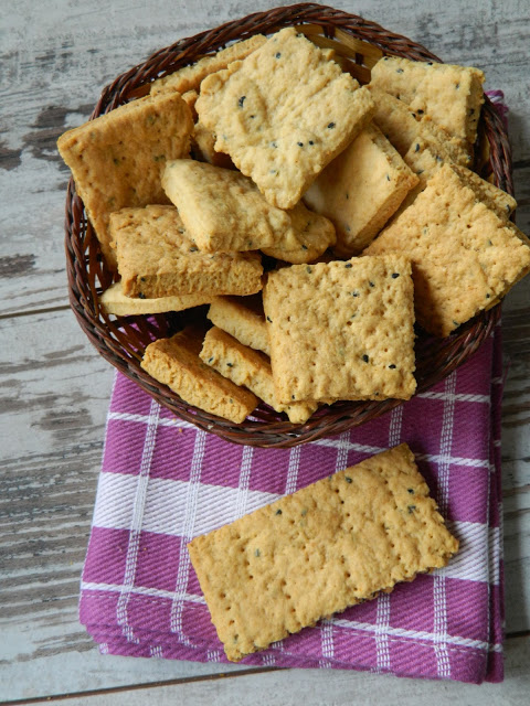 Biscuiti picanti cu negrilica