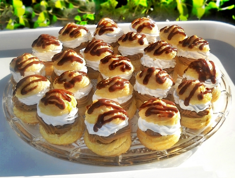 Choux-uri cu crema de ness si ciocolata