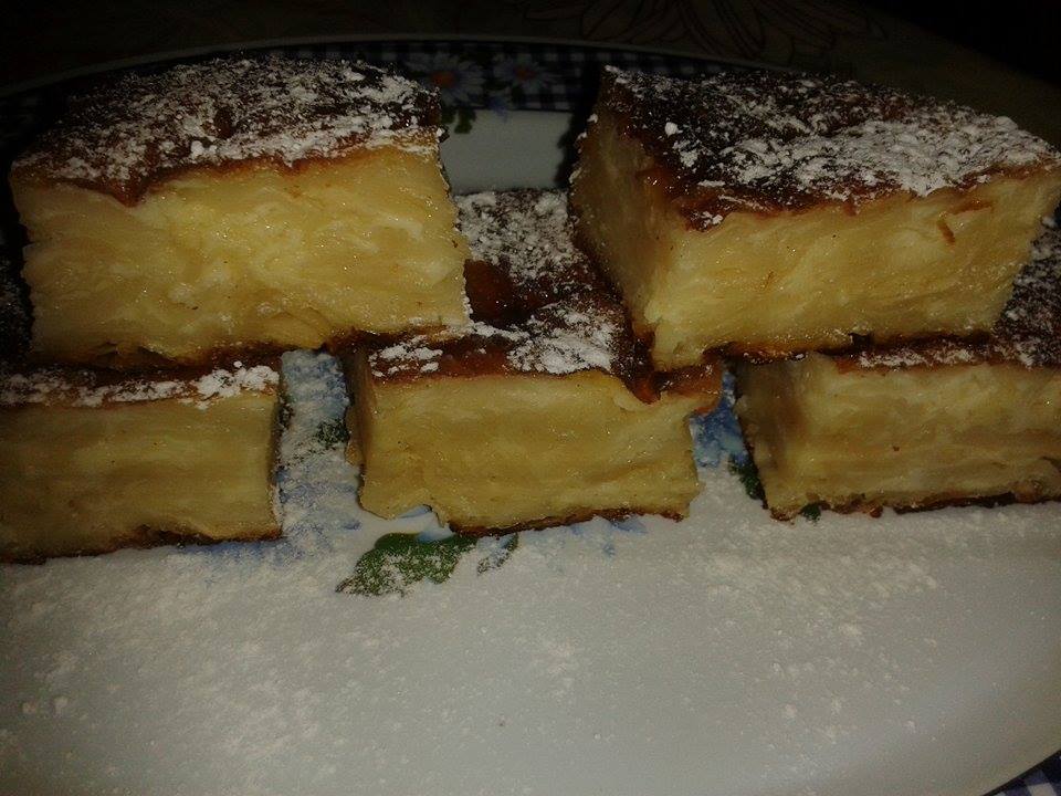 Desert placinta cu iaurt si sirop de portocala
