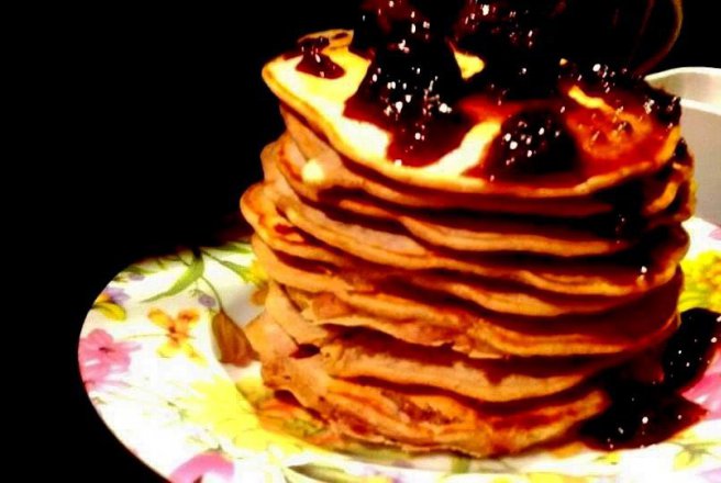 Pancakes cu capsuni si fulgi de ovaz