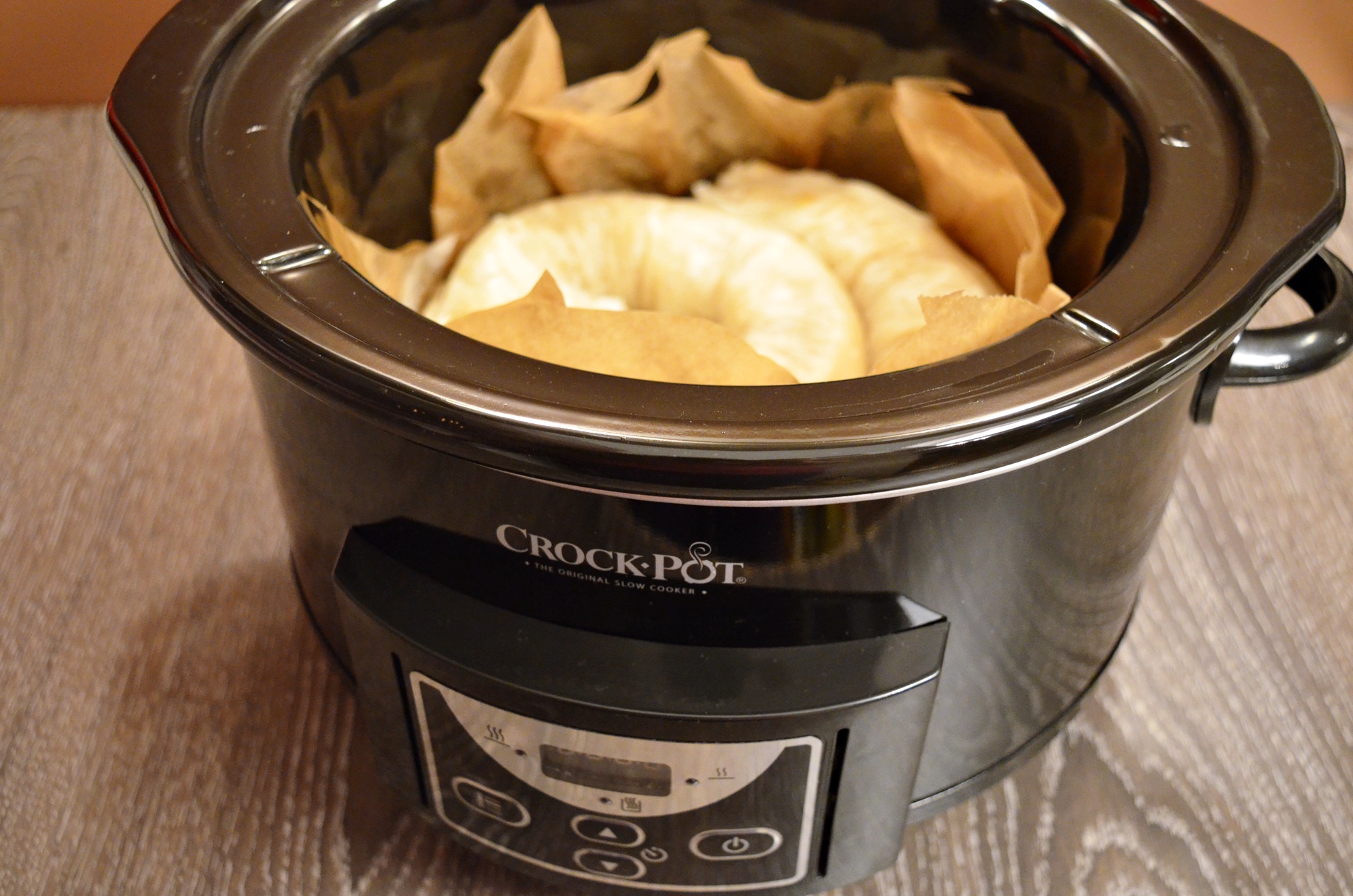 Placinta invartita cu nuca si portocala, la slow cooker Crock-Pot