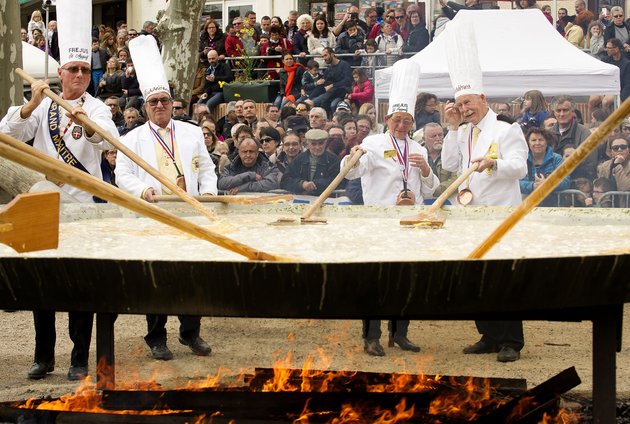 Cum arata o omleta facuta din 15.000 de oua