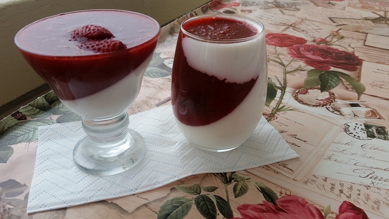 Panna cotta cu capsuni