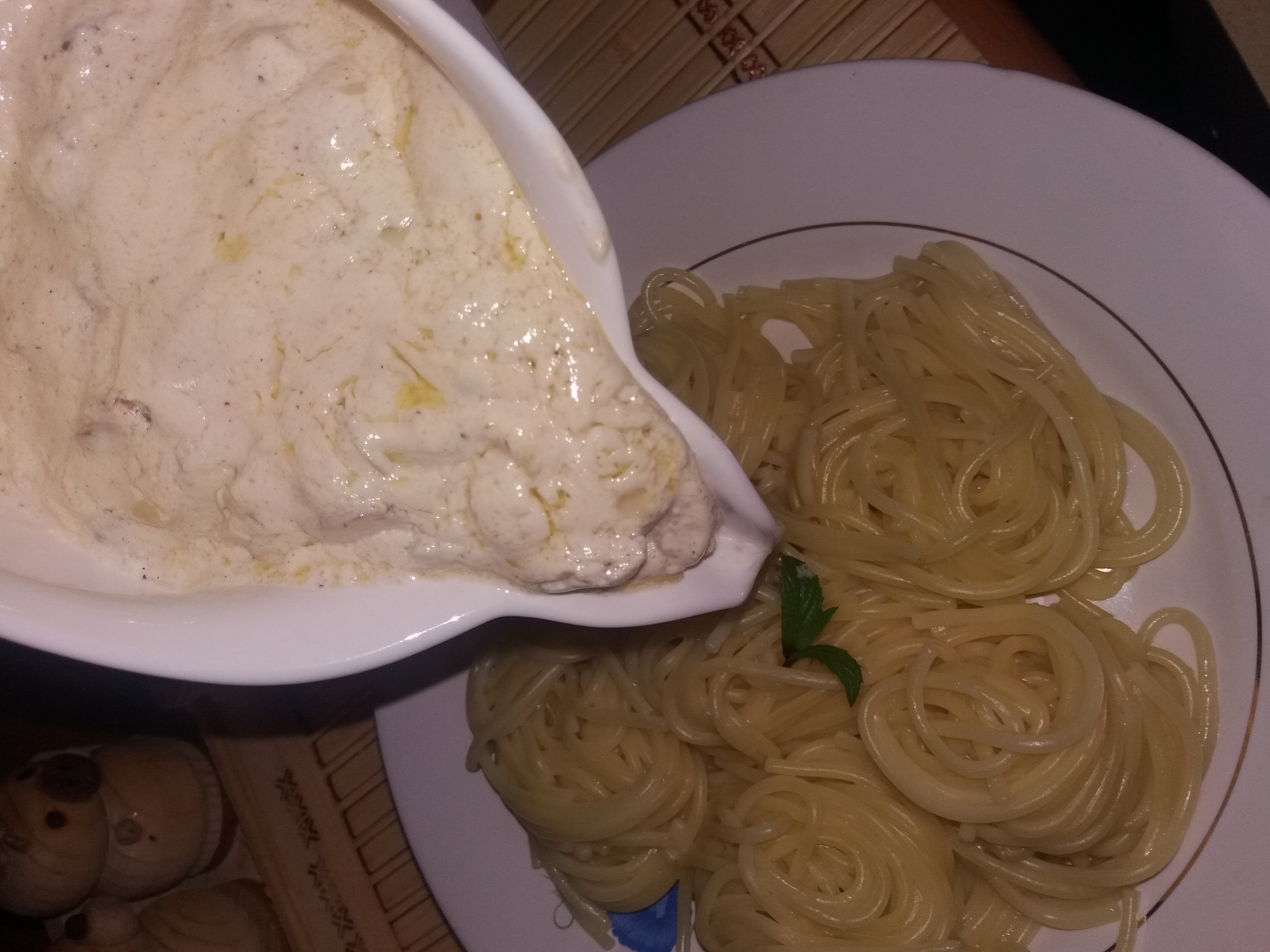 Spaghetti cu sos de ciuperci