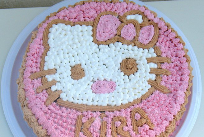 Tort cu zmeura, frisca si ciocolata "Hello Kitty"