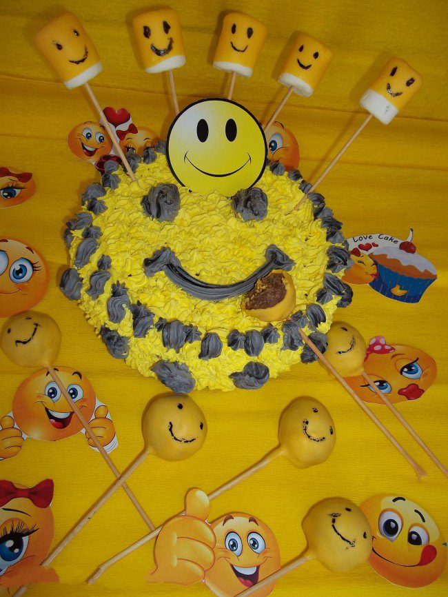 Smile cake pops