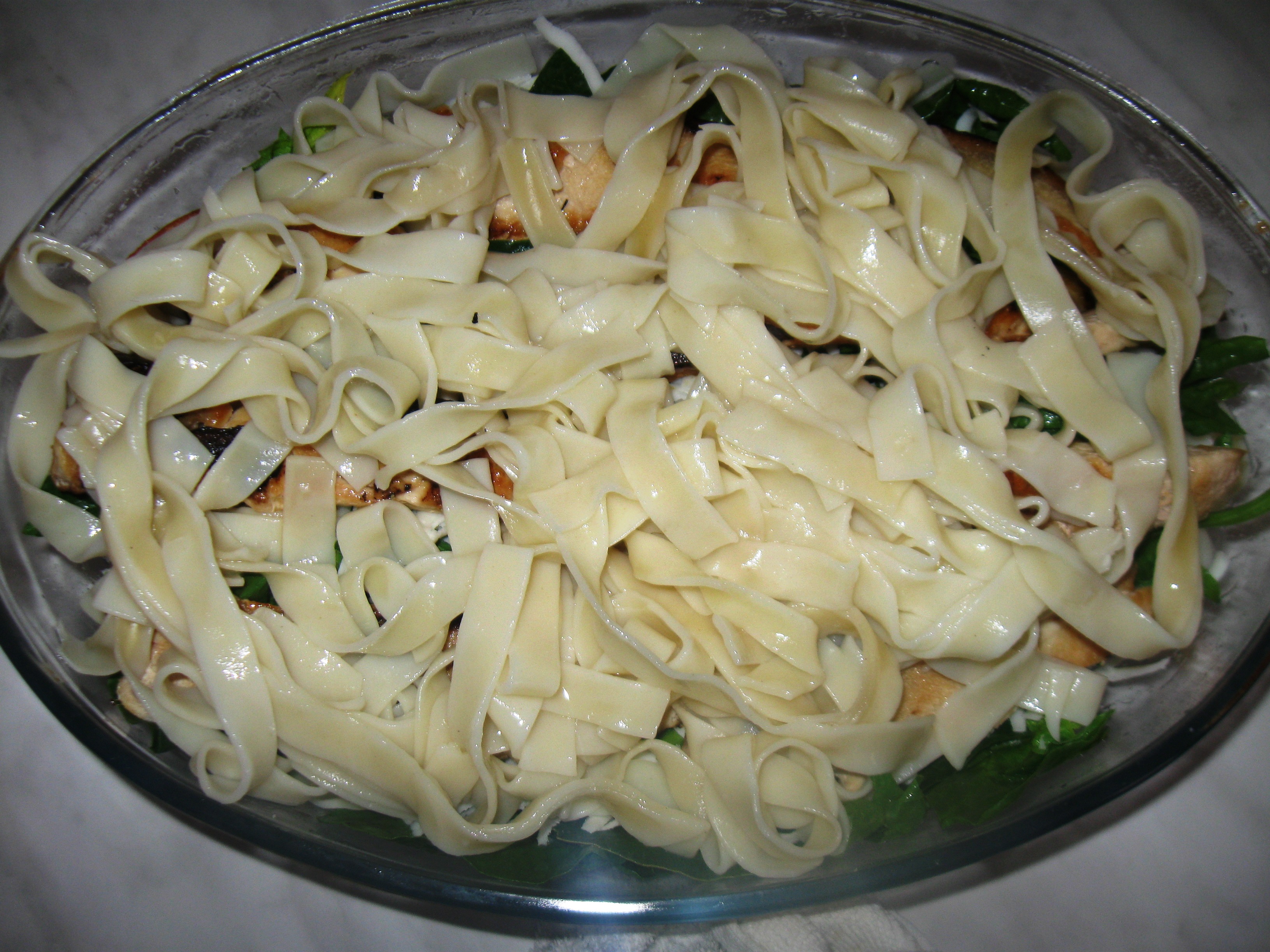 Tagliatelle cu piept de pui (la cuptor)