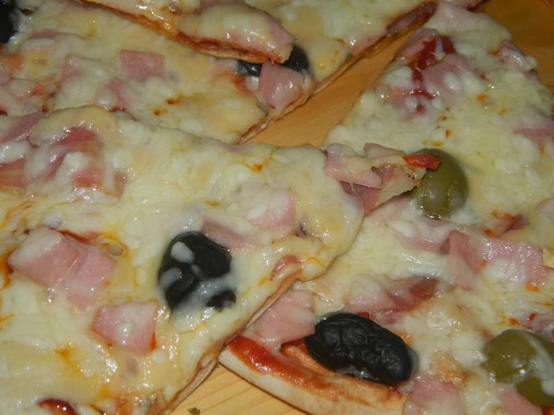 Pizza pe blat de lipie