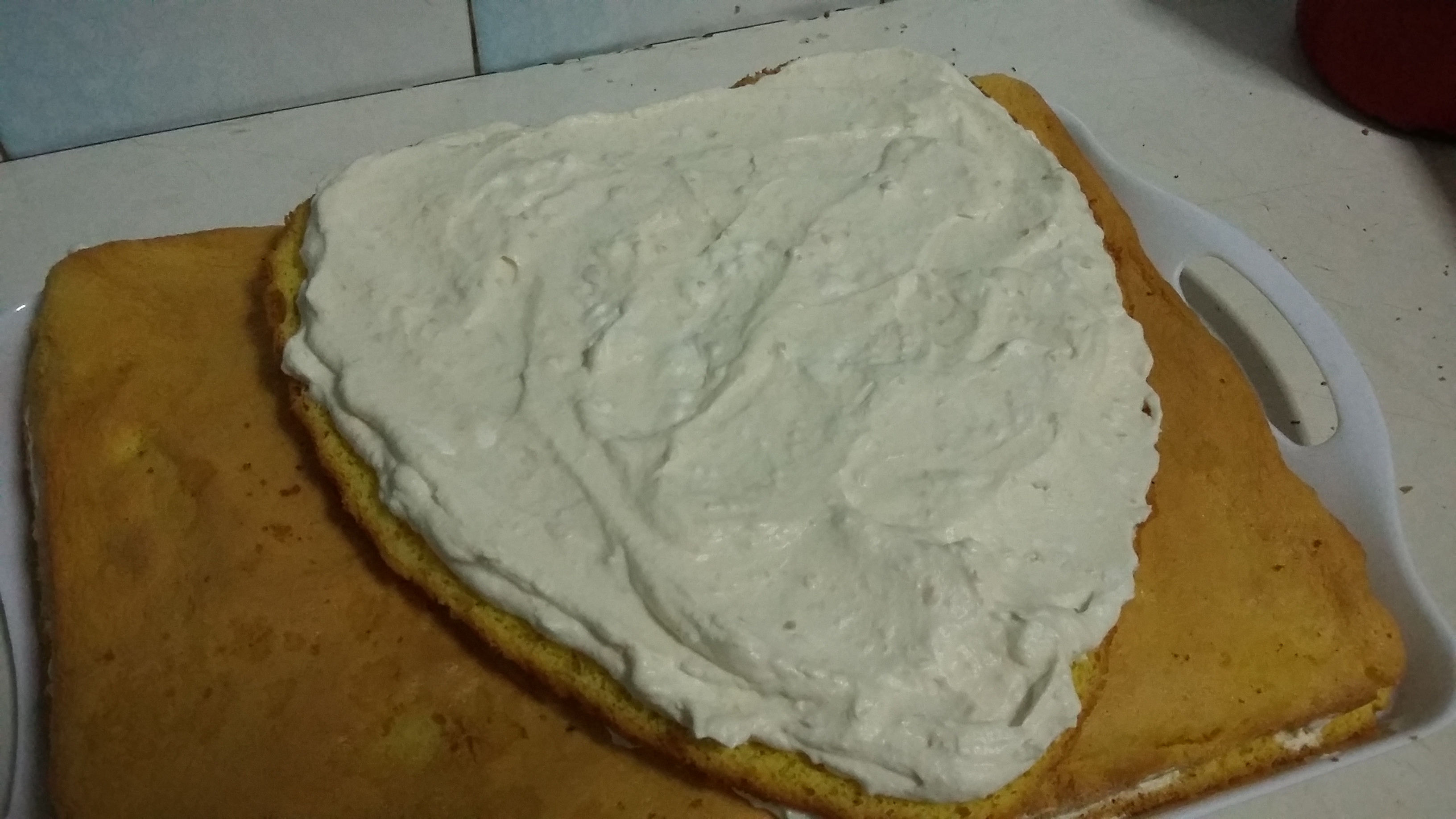 Tort cu crema de mascarpone si piersici