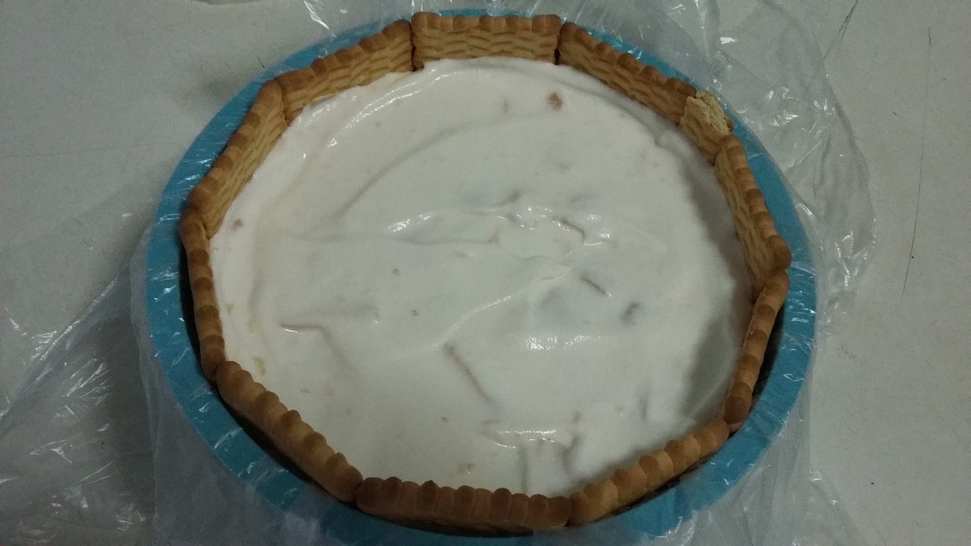 Tort cu crema de iaurt si piersici