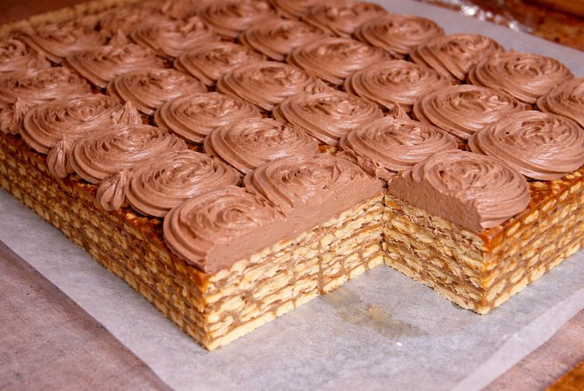 Desert tort de biscuiti cu crema de mascarpone si finetti