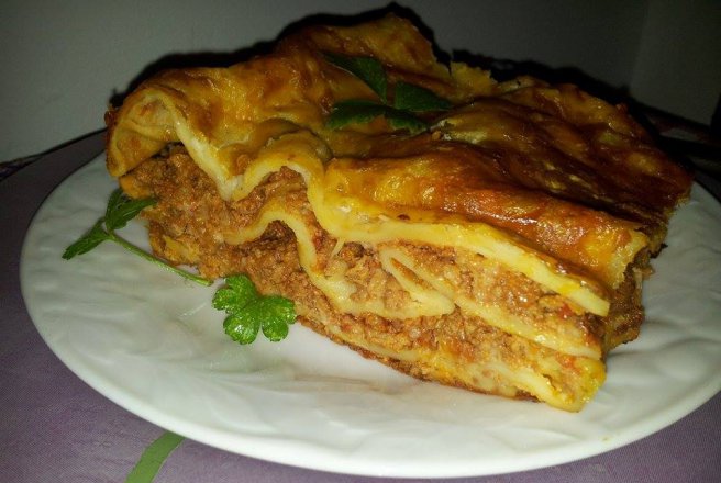 Lasagna cu foi de casa - Reteta savuroasa cu sos ragu