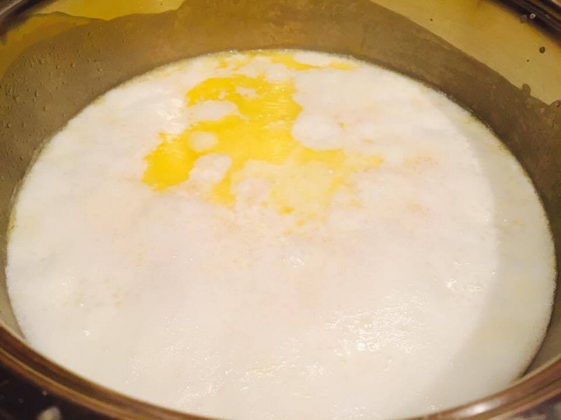 Clafoutis cu lamaie si fructe de padure